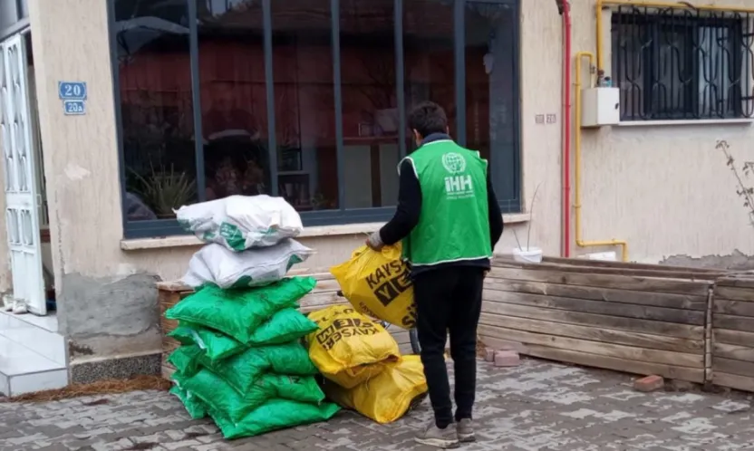 Kayseri İHH, yuvaları ısıtmaya devam ediyor