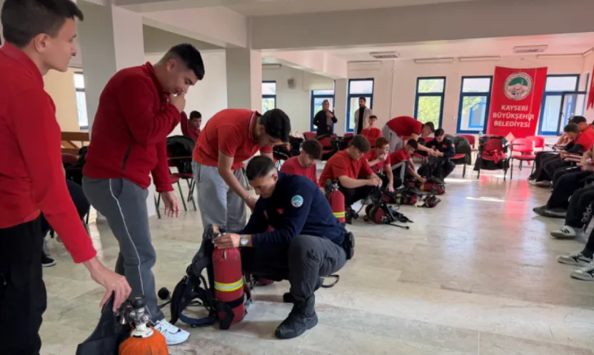 Kayseri İtfaiyesinden Stajyer Öğrencilere Eğitim Desteği