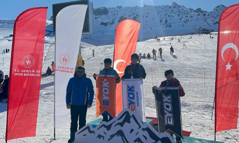 Kayseri Kayak İl Birinciliği Snovbord Büyük Slalom yarışları yapıldı⁠⁠⁠⁠⁠⁠