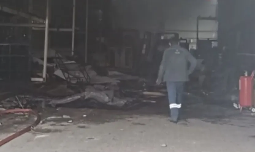 Kayseri OSB'de Mobilya Fabrikasında Yangın: Maddi Hasar Var