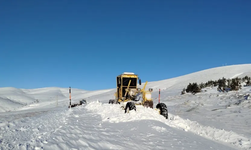 Kırsalda kapalı yol kalmadı: Büyükşehir 266 mahalle yolunu ulaşıma açtı