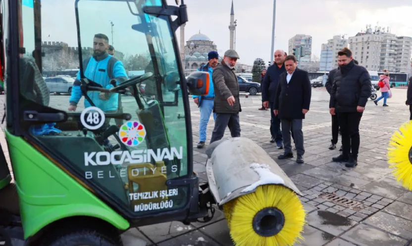 Kocasinan Belediyesi'nden Kar Temizleme Çalışmaları