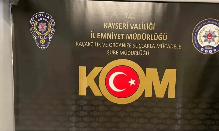 KOM ekipleri 10 bin 400 adet makaron ele geçirdi