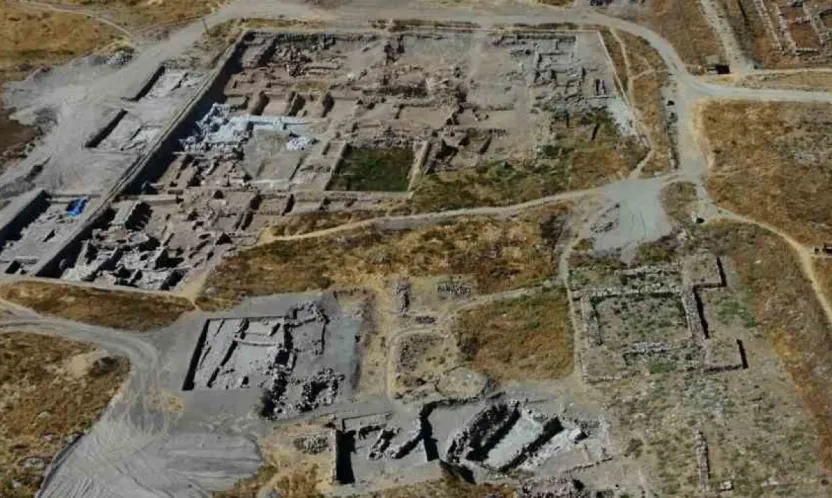 Kültepe'de Sır Perdesi Aralanıyor: Sarayların Gölgesinde Yaşamış Evler Gün Yüzüne Çıktı