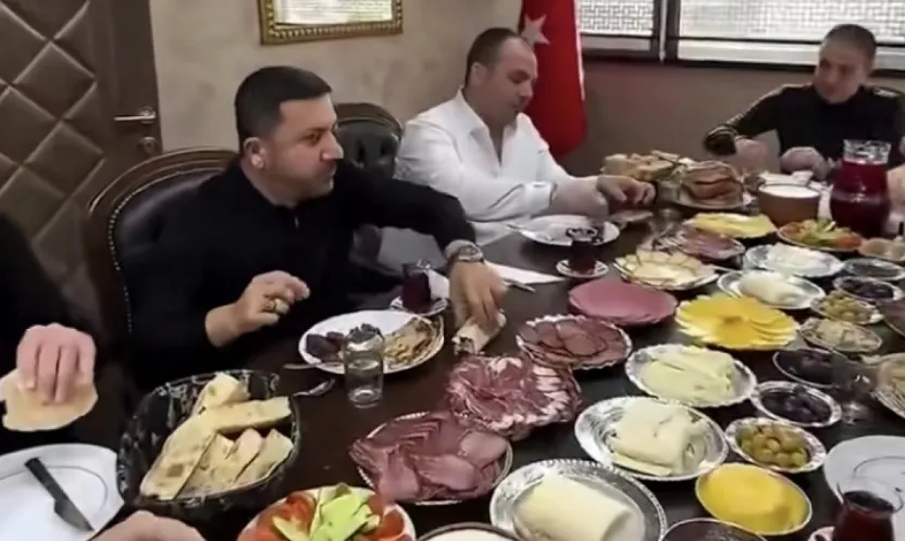 Lüks Kahvaltı Tepki Çekti: Rasim Arı'nın Sofrası Tartışması Yarattı