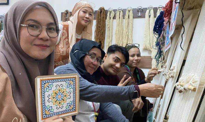 Malezya'lı turistler Bünyan Halısı dokudu