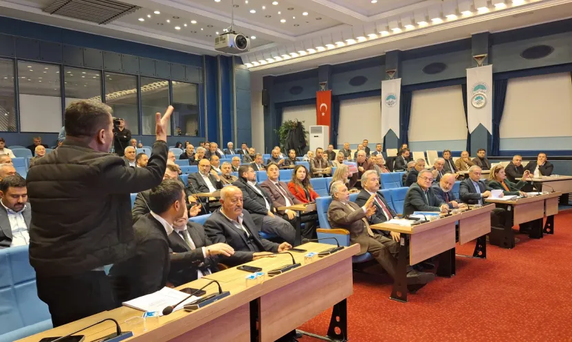 Meclis toplantısında 'Pankart Krizi'