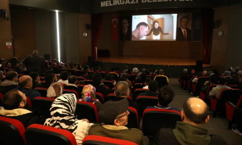 Melikgazi'den İşitme Engellilere Özel Film Gösterimi