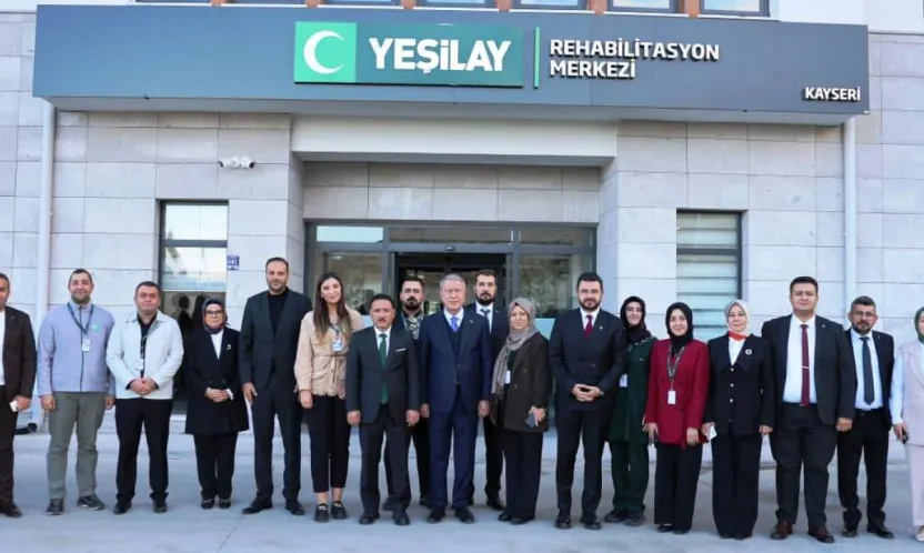 Milletvekili Akar ve Böhürler'den Yeşilay Rehabilitasyon Merkezi'ne ziyaret
