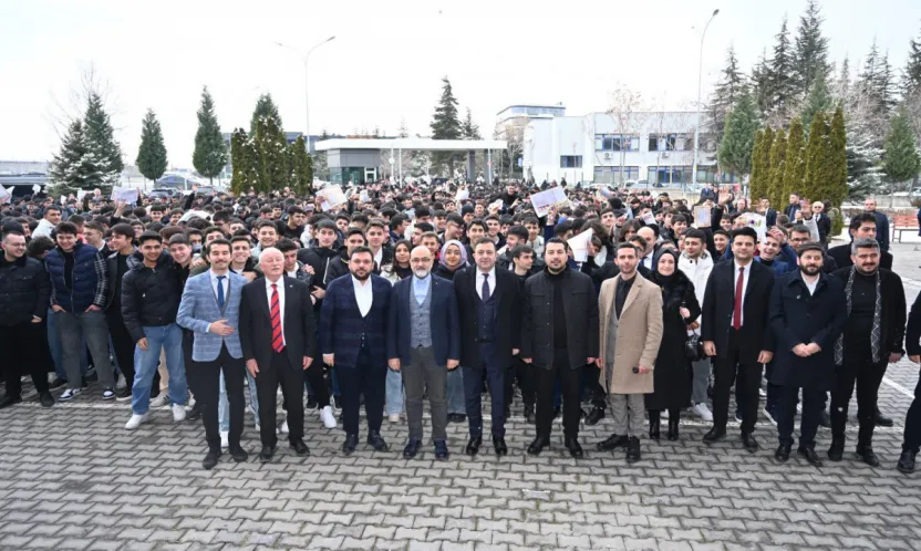 Milletvekili Cıngı, OSB Teknik Kolej'de Karne Heyecanına Ortak oldu