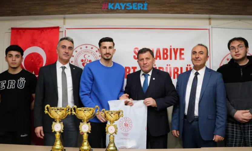 Müdür Kabakcı, 'Gençlerimizin yanında ve hizmetindeyiz'