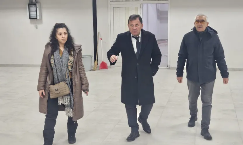 Müdür Kabakcı Gevher Nesibe Spor Salonu'nda incelemelerde bulundu