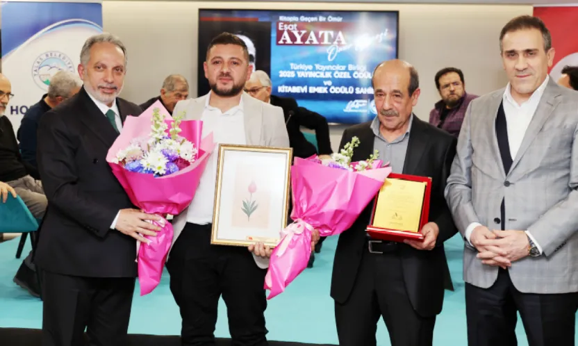 Ödüllü Kitapçı Esat Ayata'ya Onur Gecesi