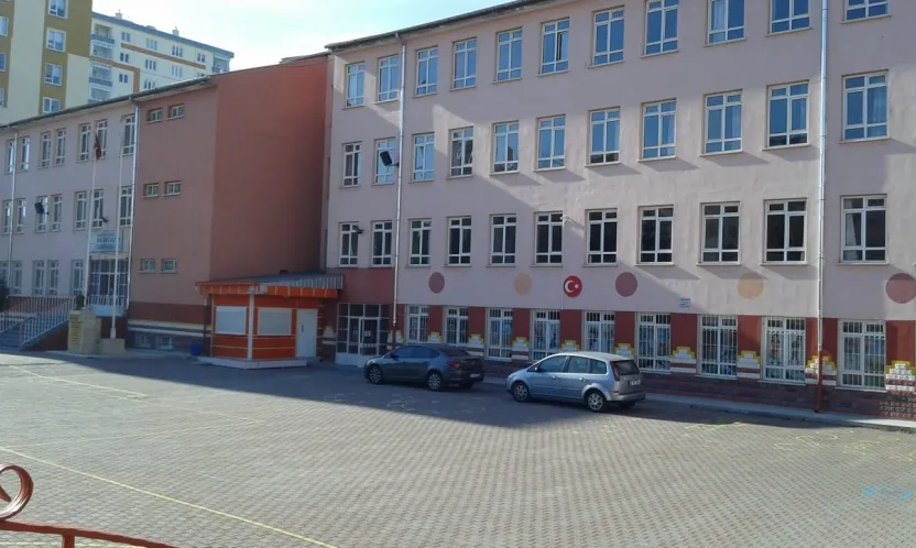 Okulda fenalaşan 8 yaşındaki öğrencisi hayatını kaybetti