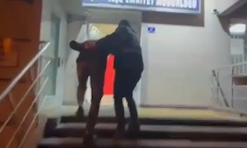 Otobüsün aküsünü çalan şüpheli kamera incelemeleri ile yakalandı