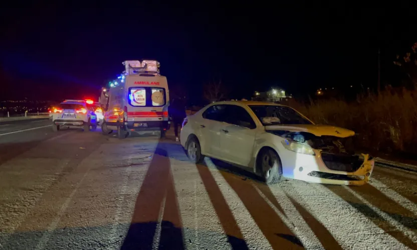 Peş peşe yaşanan 2 trafik kazasında 1'i jandarma 7 kişi yaralandı.