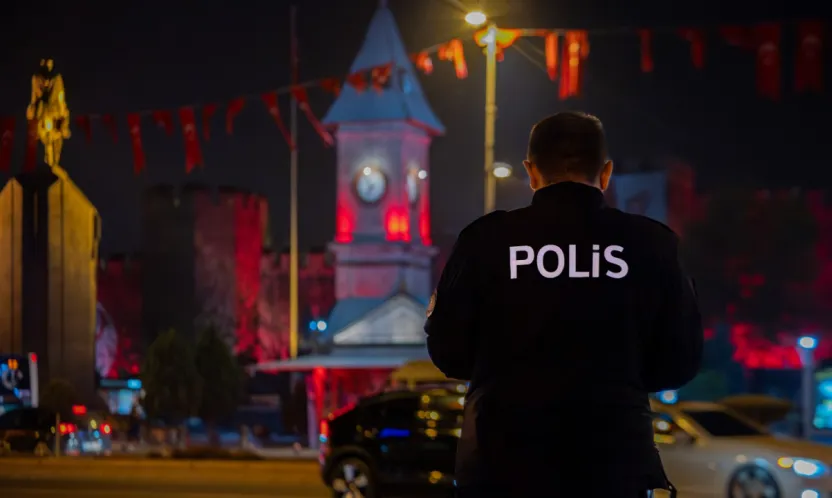 Polis ekipleri 532 bin 500 adet makaron ele geçirdi