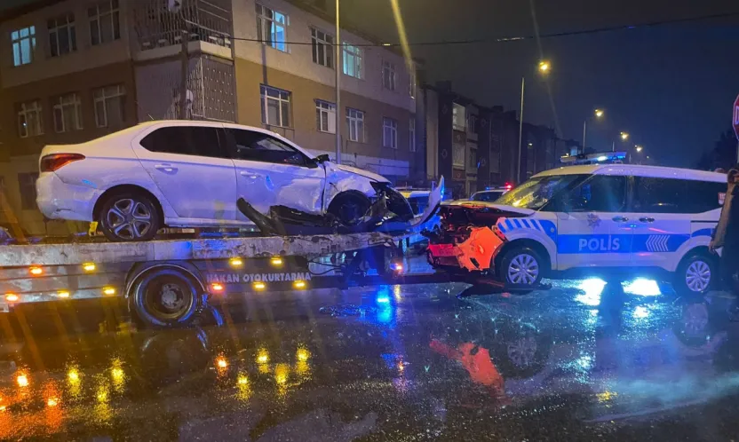 Polis otosu ile otomobil çarpıştı: 1 kişi yaralandı