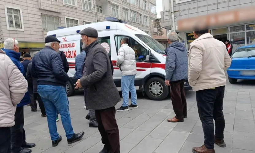 Psikolojik rahatsızlığı bulunan şahıs 3 kişiyi bıçakla yaraladı