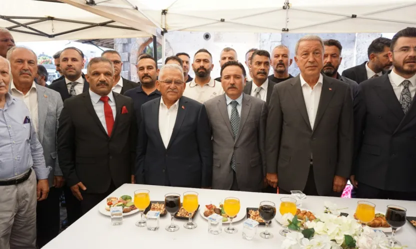 Saat Kulesi gurbetçilere verildi