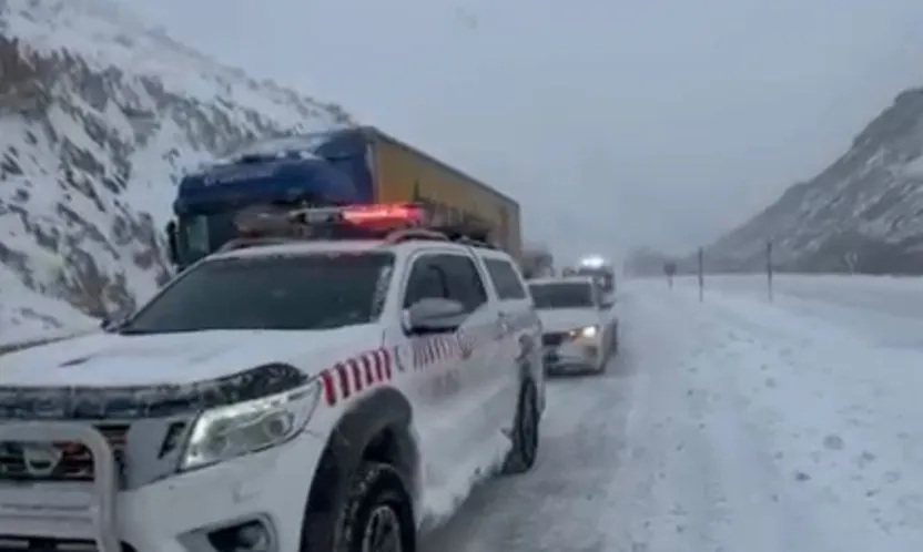 Sarız Dokuzdolambaç mevkiinde mahsur kalan vatandaşlar kurtarıldı