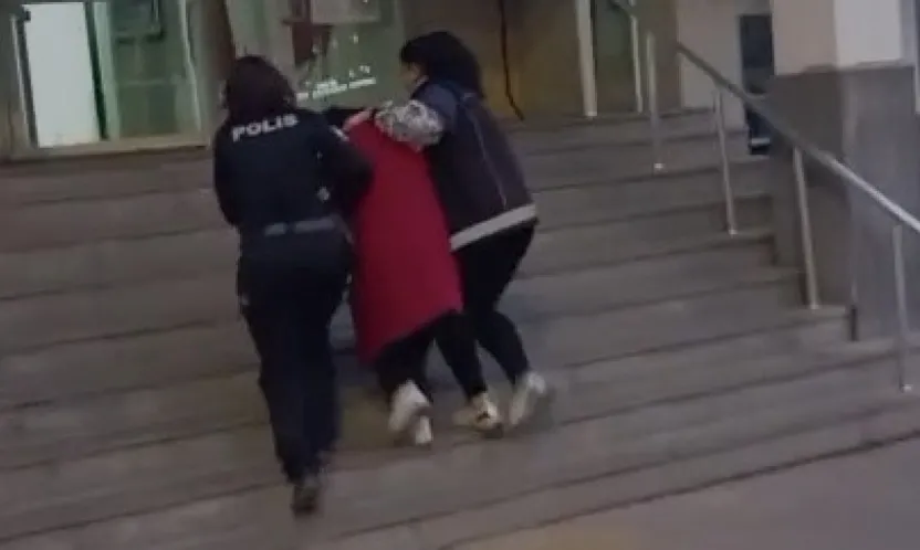 Silahla tehdit suçundan 12 yıl hapis cezasıyla aranan kadın yakalandı