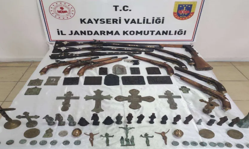 Şüpheli Şahsın Ev ve İşyerine operasyon: 80 parça  'Anadolu Mirası' ele geçirildi