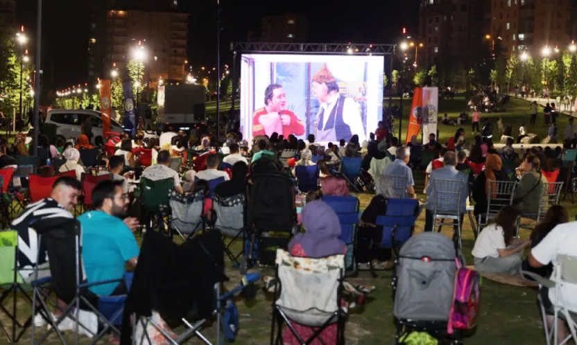 Talas Millet Bahçesi'nde Yazlık Sinema Keyfi