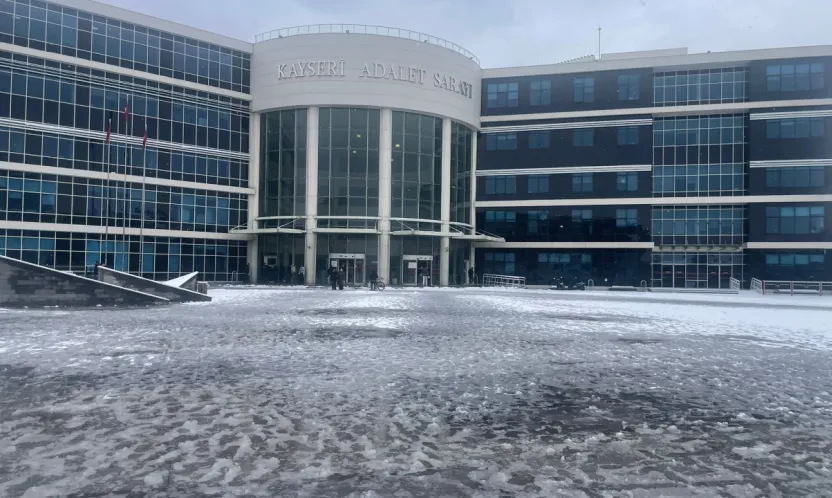 Tartıştığı karısını bıçaklayarak ölümüne sebep olan şahsa 24 yıl hapis