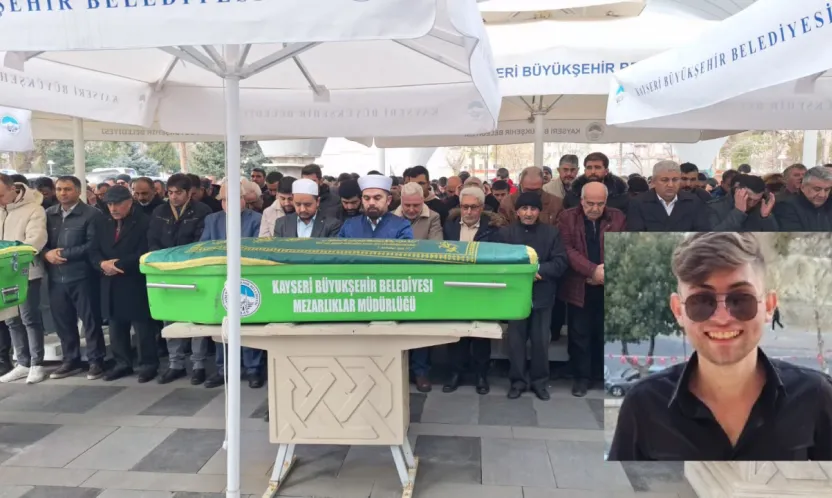 Trafik kazasında hayatını kaybeden 18 yaşındaki genç, son yolculuğuna uğurlandı