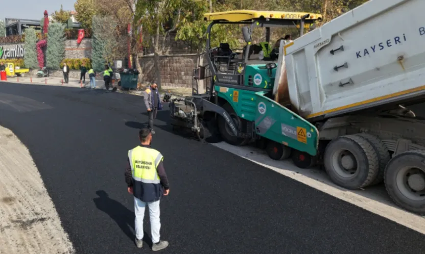 Ulaşıma 1 Milyar TL'yi Aşan Sıcak Asfalt Yatırımı