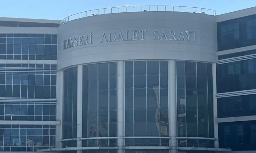 Uyuşturucu ticaretiyle yargılanan 2 sanık birbirlerini suçladı