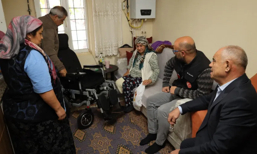 Yahyalı İHH'dan Hatice Ablaya Umut Dolu Bir Destek: Akülü Araç Teslim Edildi