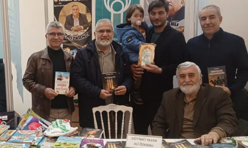 Yazarlarımız Kayseri Kitap Fuarı'nda Okurlarıyla Buluştu