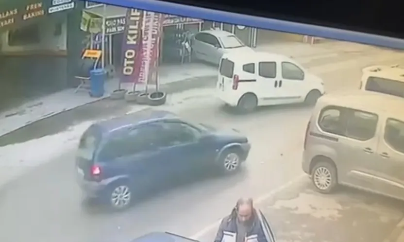 Yola aniden çıkan araç kazaya neden oldu